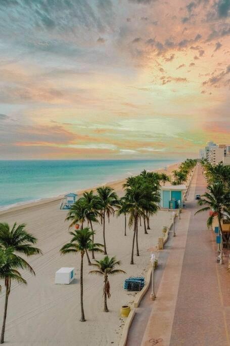 Hollywood Beach, Steps To The Beach, Pool Экстерьер фото
