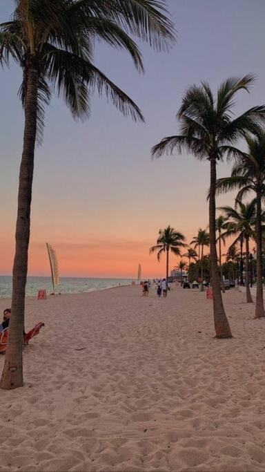Hollywood Beach, Steps To The Beach, Pool Экстерьер фото